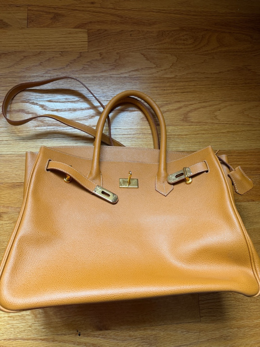 Classic Tan Leather Structured Tote Bag - Picture 2 of 8